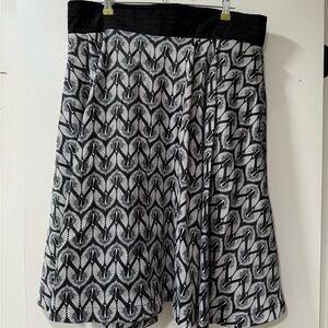 Melissa McCarthy Seven7 Black and White Crane Circle Skirt